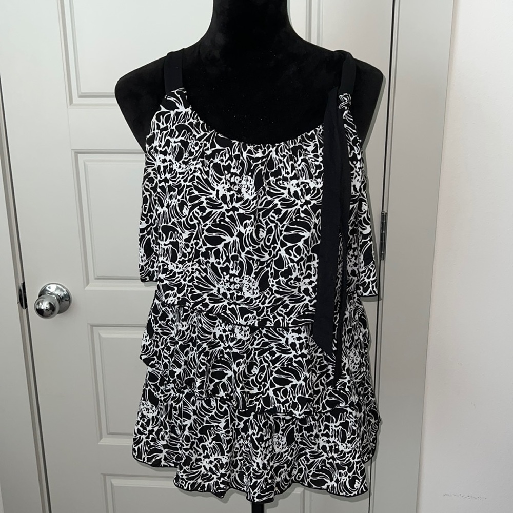 Valerie Stevens black white tiered sleeveless top blouse Sz S